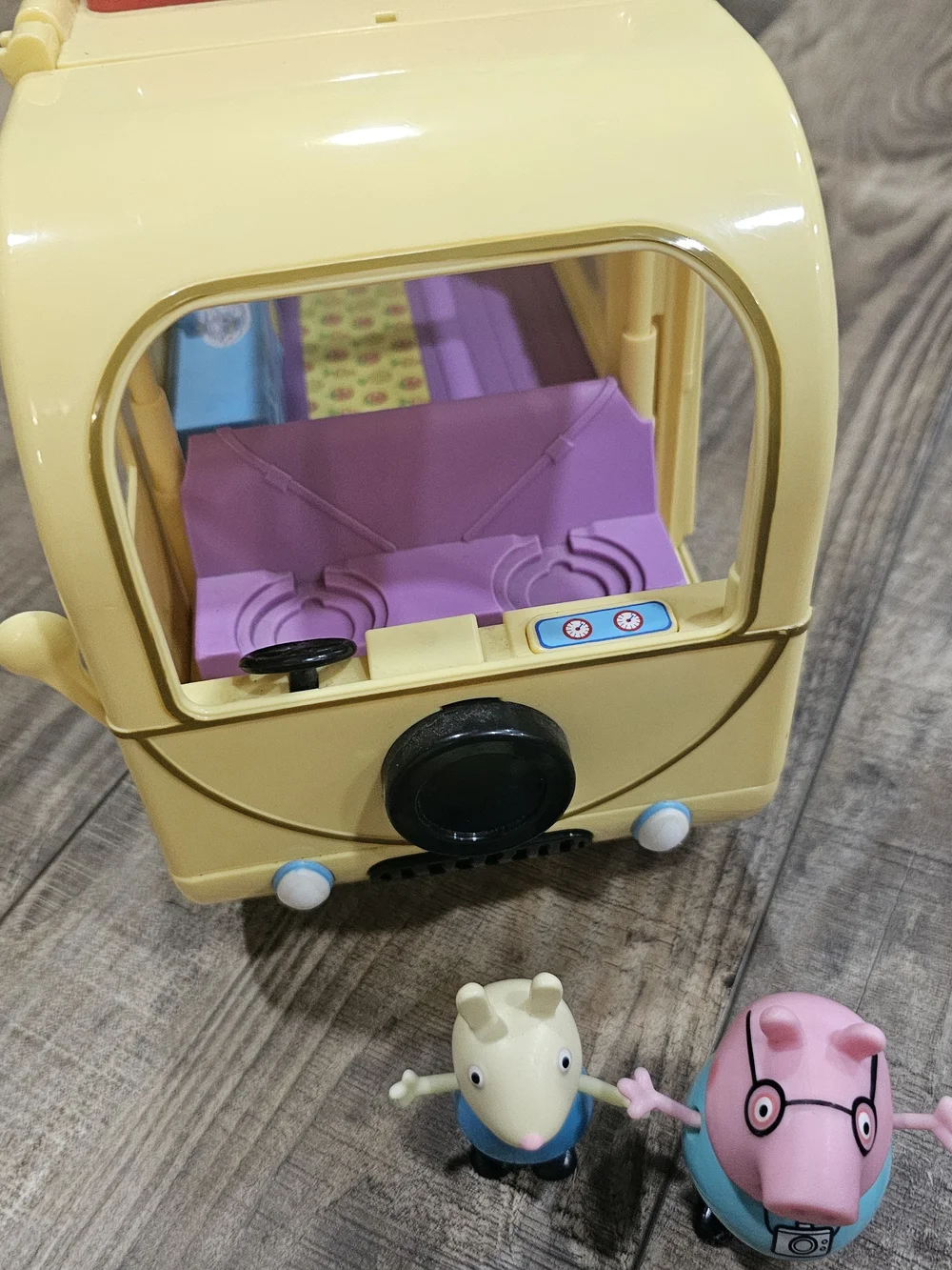 Peppa Pig Transforming Camper Bus & 5 Characters 17 Inch